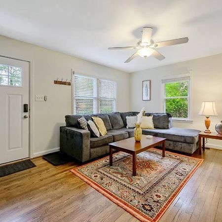 ראלי Cozy 3 Bedroom Cottage With Huge Fenced-In Yard מראה חיצוני תמונה